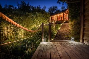 EtxeXuria-cabane terrasse nuit vue d'en bas