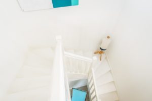 EtxeXuria-escalier touches turquoises